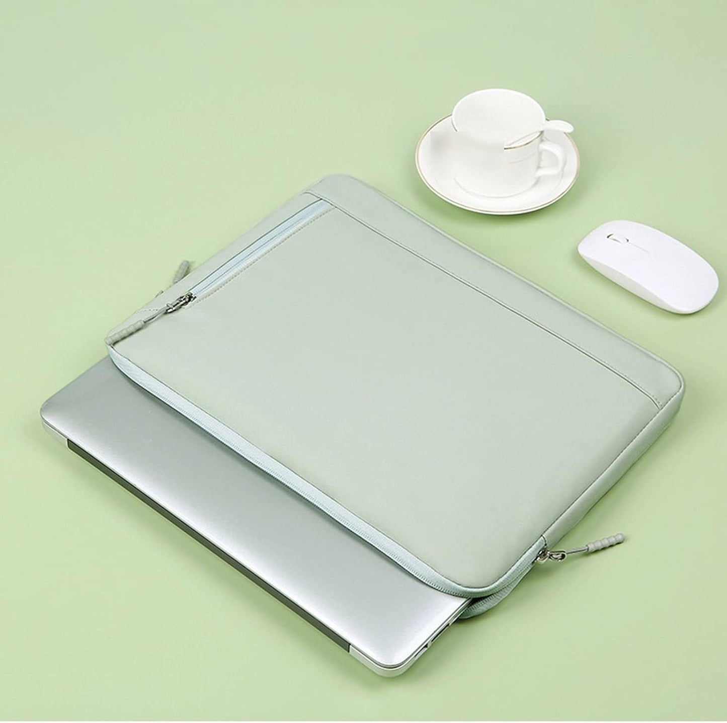 UrbanShield™ – Housse Laptop Étanche & Élégante